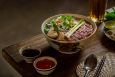 Pho-Suppe – Vietnamesische Nudelsuppe mit...